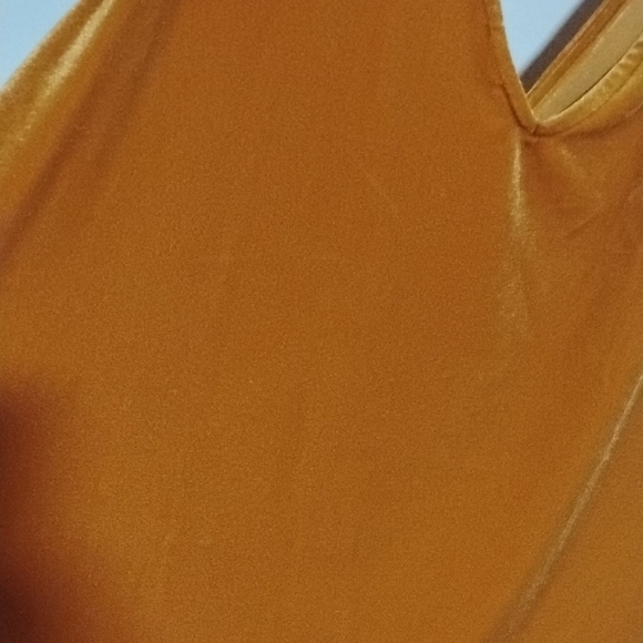 Old Navy Orange V-Neck Sleeveless Tank Top - Picture 4 of 4